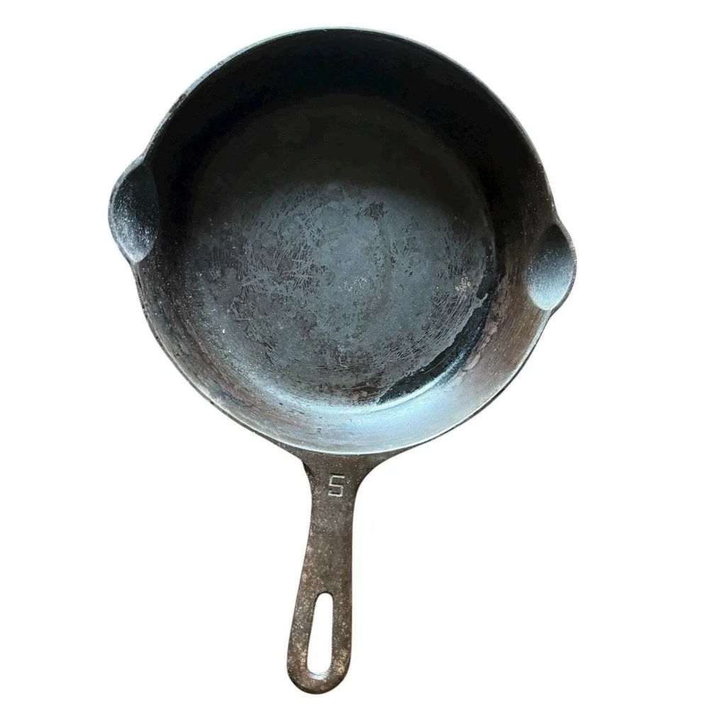 Vintage Griswold #5  cast iron skillet small block logo double pour 724 A